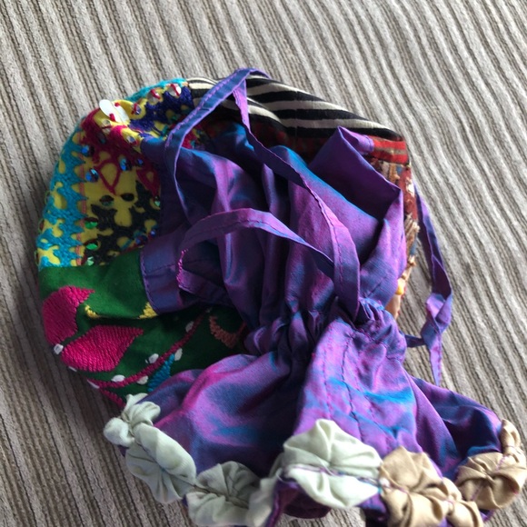 🚨Vintage Bag🚨Silk  Embroidery Bag - Picture 2 of 3